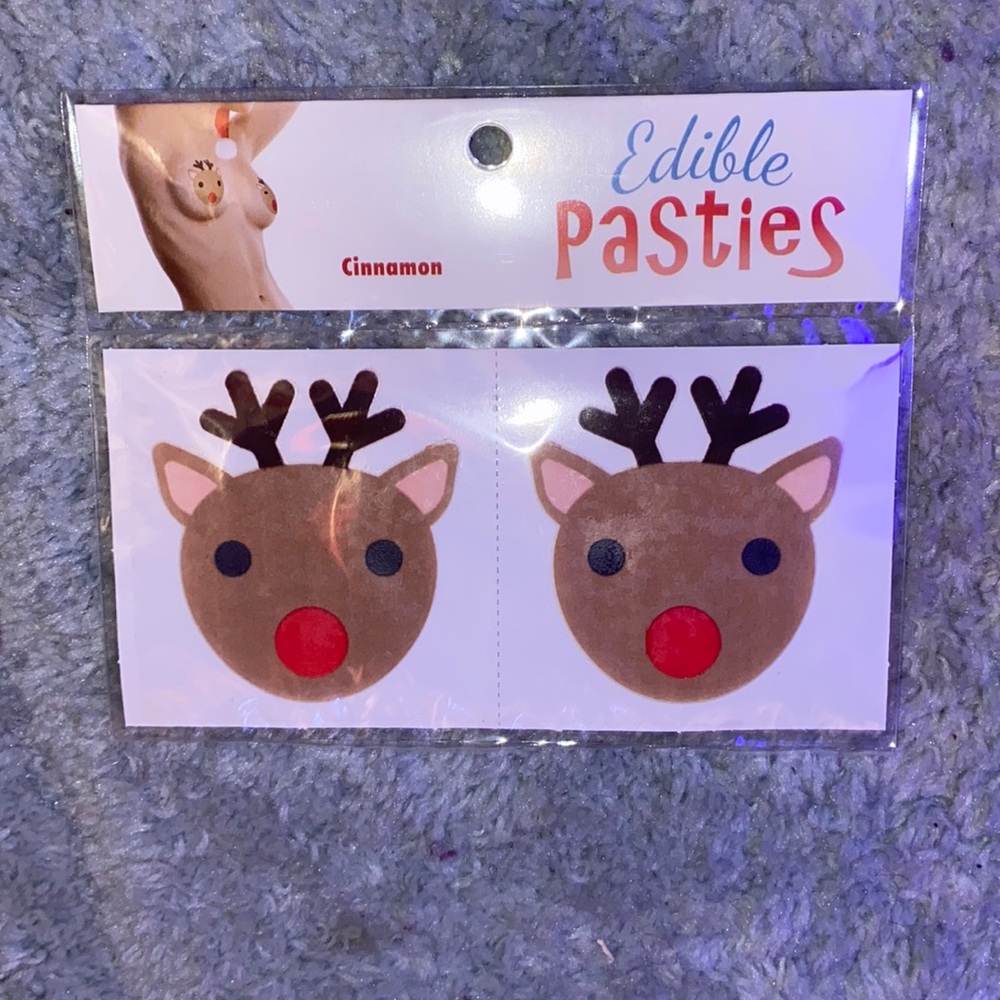 New Edible Christmas ReindeerPasties 1 pack of 2 new cinnamon Flavor